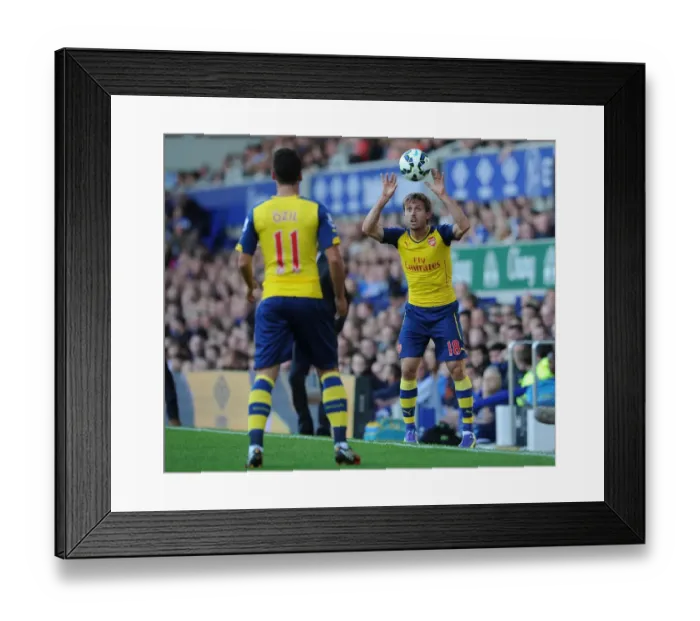 Framed Print : Monreal Throws to Ozil: Everton vs Arsenal, 2014 / 15 Premier League