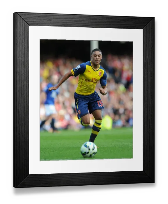 Framed Print : Alex Oxlade-Chamberlain: In Action against Everton, Premier League 2014 / 15