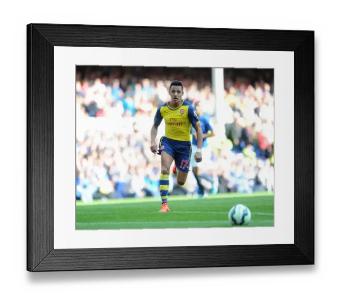 Framed Print : Alexis Sanchez: In Action Against Everton, Premier League 2014 / 15 Framed Print : Alexis Sanchez: In Action Against Everton, Premier League 2014 / 15