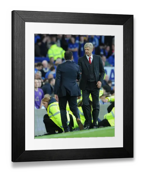 Framed Print : Arsene Wenger and Roberto Martinez: Post-Match Handshake at Everton vs Arsenal (2014 / 15)