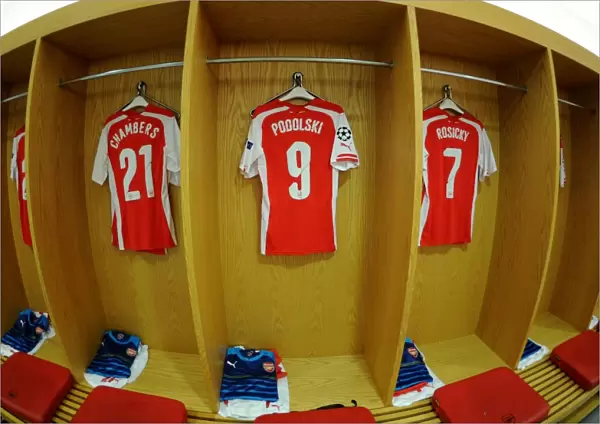 Arsenal FC: Pre-Match Huddle - Podolski, Chambers, Rosicky