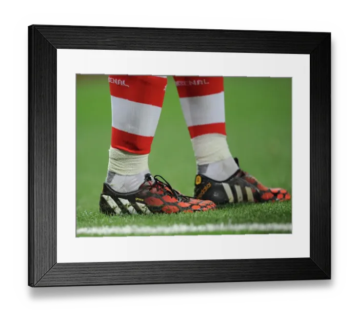 Framed Print : Arsenal FC v Besiktas JK - UEFA Champions League Qualifying Play-Offs Round: Second Leg