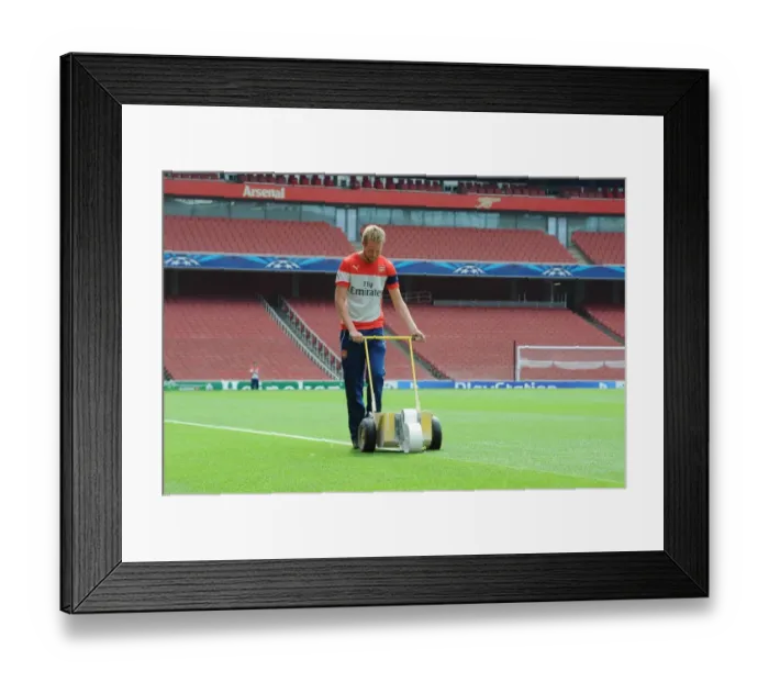 Framed Print : Emirates Stadium: Arsenal FC's Prepared Pitch for Besiktas Clash (2014 / 15 Champions League)
