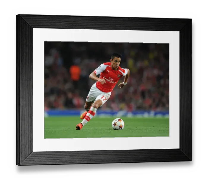 Framed Print : Alexis Sanchez in Action: Arsenal vs Besiktas, 2014 UEFA Champions League