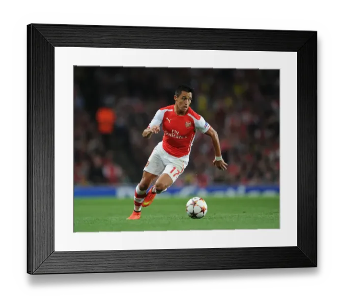 Framed Print : Alexis Sanchez in Action: Arsenal vs Besiktas, 2014 UEFA Champions League