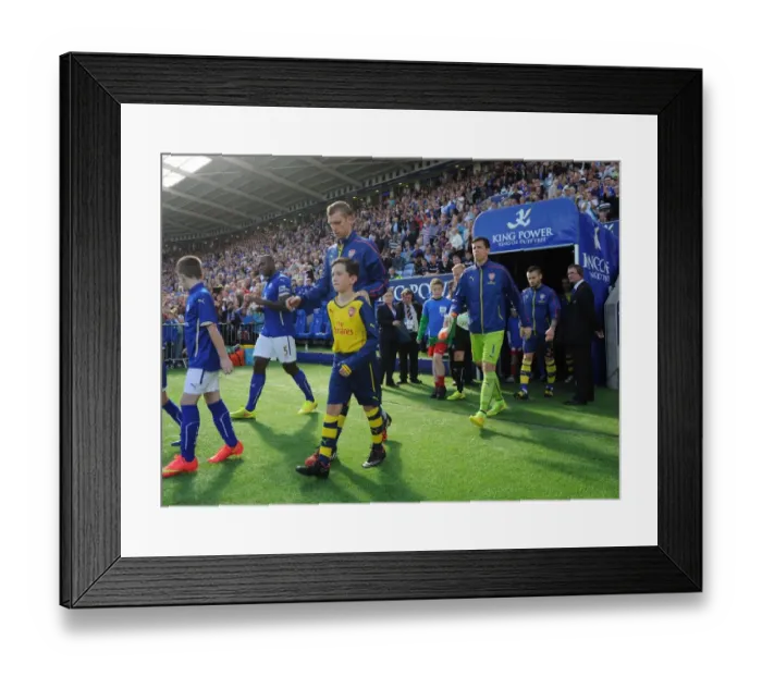Framed Print : Per Mertesacker (Arsenal) with the Arsenal Mascot. Leicester City 1: 1 Arsenal. Barclays