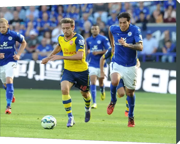 Nacho Monreal (Arsenal) Leonardo Ulloa (Leicester). Leicester City 1: 1 Arsenal. Barclays