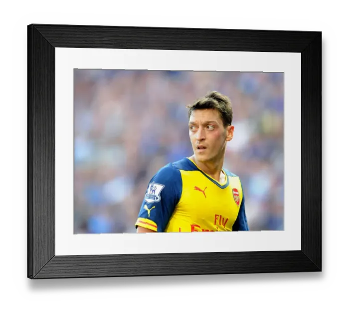 Framed Print : Arsenal and Leicester City Battle to 1-1 Draw: Mesut Ozil's Performance at The King Power Stadium