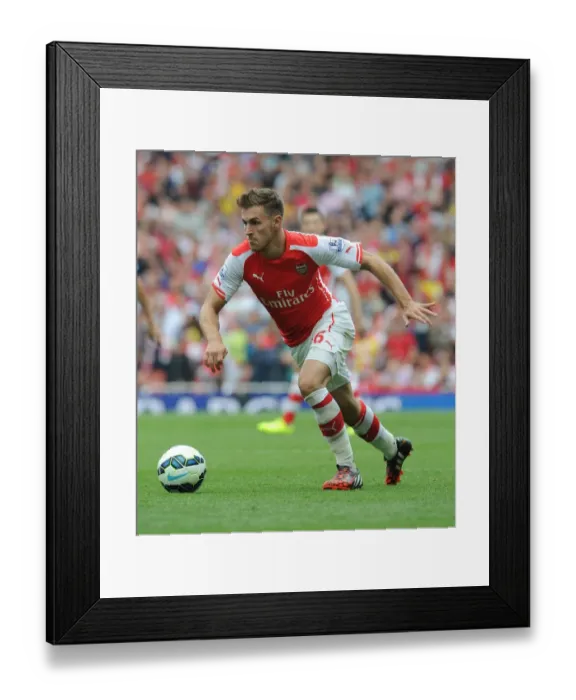 Framed Print : Arsenal's Aaron Ramsey in Action Against Manchester City (2014-15) Framed Print : Arsenal's Aaron Ramsey in Action Against Manchester City (2014-15)