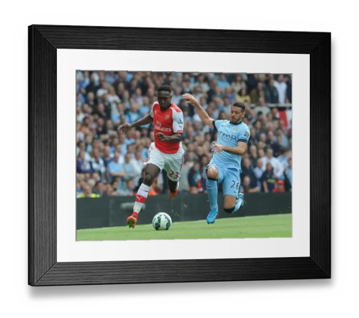 Framed Print : Danny Welbeck Outpaces Martin Demichelis: Thrilling Arsenal Victory over Manchester City, 2014-15 Premier League