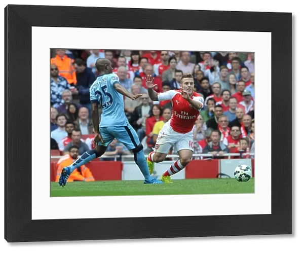 Jack Wilshere (Arsenal) Fernadinho (Man City). Arsenal 2: 2 Manchester City. Barclays Premier League