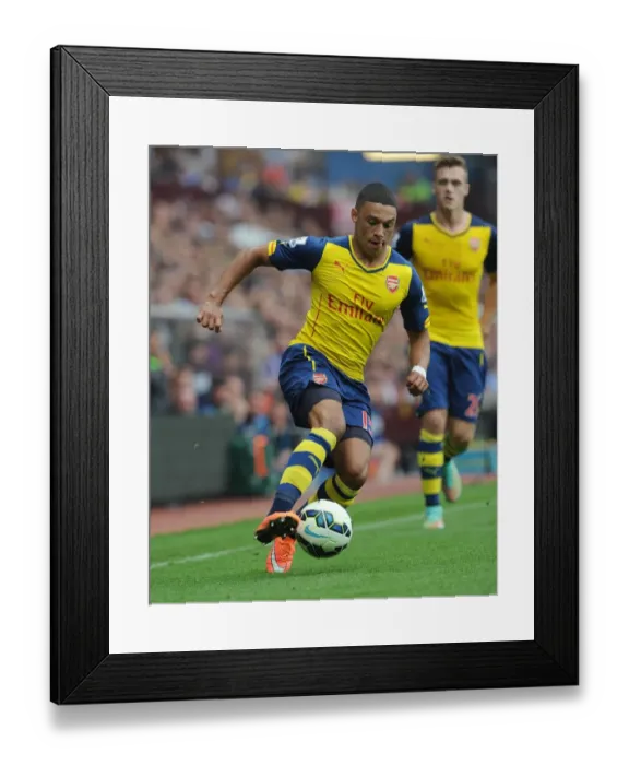 Framed Print : Alex Oxlade-Chamberlain in Action: Arsenal vs. Aston Villa, Premier League 2014-15
