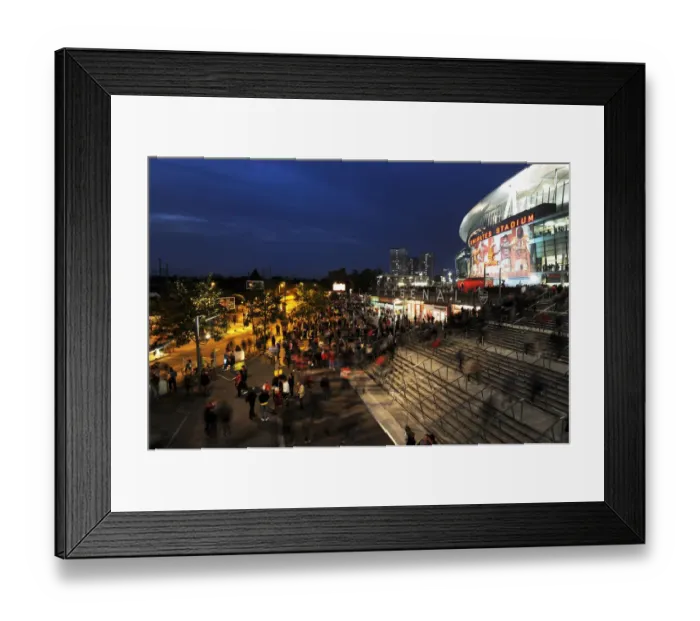 Framed Print : Arsenal vs Southampton: Capital One Cup Third Round at Emirates Stadium
