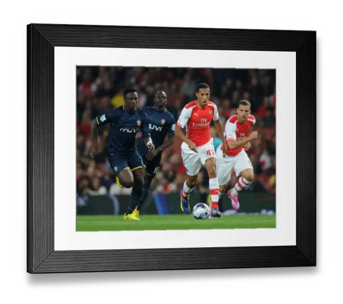 Framed Print : Arsenal's Isaac Hayden Outmaneuvers Victor Wanyama in Capital One Cup Clash
