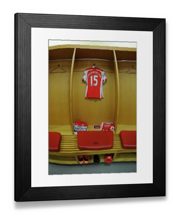 Framed Print : Arsenal's Alex Oxlade-Chamberlain Prepares for Arsenal v Tottenham Clash (2014-15)