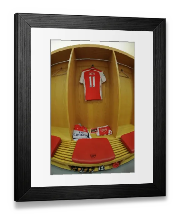 Framed Print : Mesut Ozil: Preparing for Battle in the Arsenal Dress - Arsenal v Tottenham Hotspur, Premier League 2014-15 Framed Print : Mesut Ozil: Preparing for Battle in the Arsenal Dress - Arsenal v Tottenham Hotspur, Premier League 2014-15