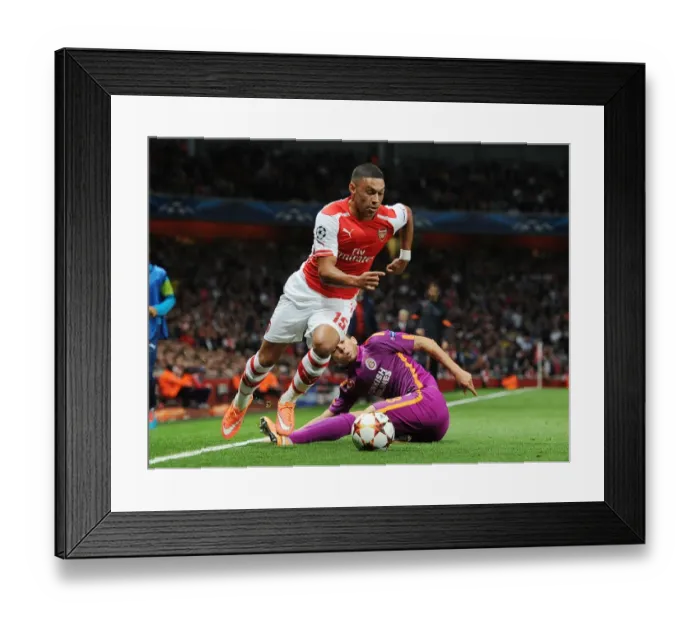 Framed Print : Arsenal's Oxlade-Chamberlain Outwits Telles in Champions League Clash