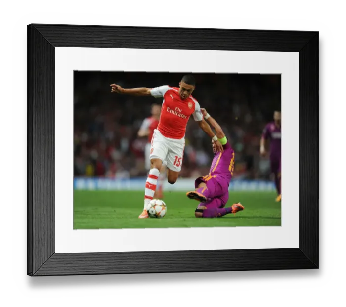 Framed Print : Champions League Showdown: Oxlade-Chamberlain vs. Sneijder - Arsenal's Midfield Maestros Battle it Out against Galatasaray