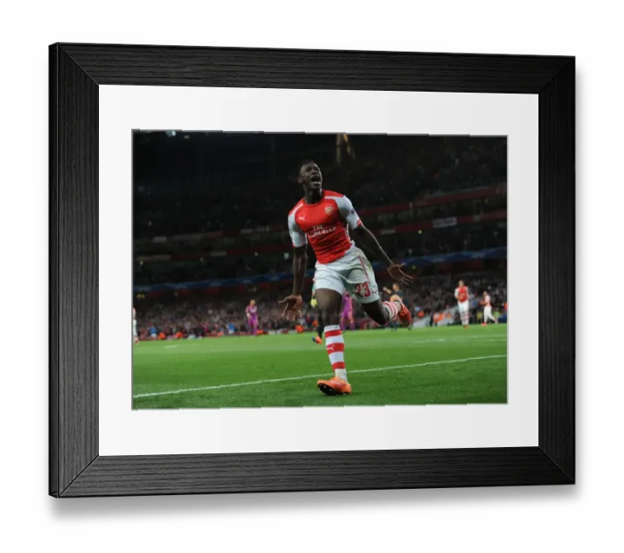 Framed Print : Danny Welbeck Hat-Trick: Arsenal Crush Galatasaray in Champions League