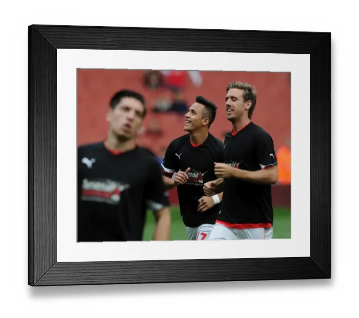 Framed Print : Alexis Sanchez (Arsenal) in his Arsenal for Everyone T Shirt. Arsenal 2: 2 Hull City Framed Print : Alexis Sanchez (Arsenal) in his Arsenal for Everyone T Shirt. Arsenal 2: 2 Hull City
