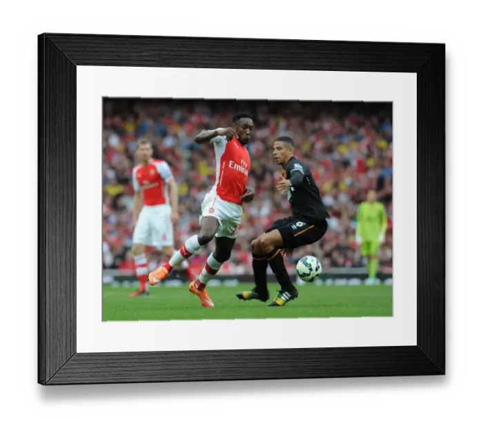 Framed Print : Danny Welbeck Outmaneuvers Curtis Davies: Arsenal vs Hull City, Premier League 2014-15 Framed Print : Danny Welbeck Outmaneuvers Curtis Davies: Arsenal vs Hull City, Premier League 2014-15