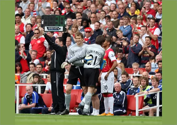 Jens Lehmann (Arsenal) comes on as a sub for Lukasz Fabianski (Arsenal)