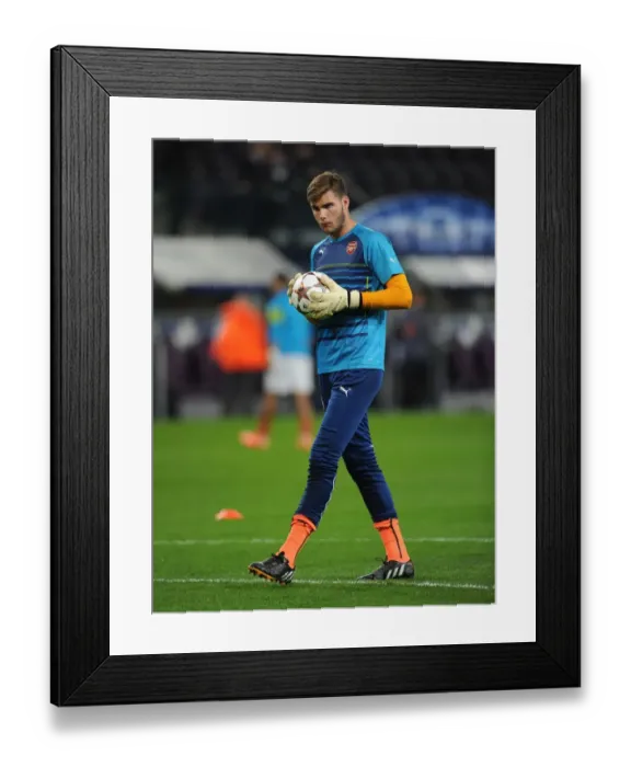 Framed Print : Ryan Huddart: Arsenal's Warm-Up Routine Ahead of Anderlecht Clash (UEFA Champions League, 2014)