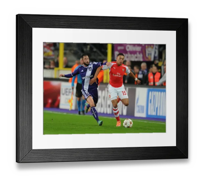 Framed Print : Arsenal's Alex Oxlade-Chamberlain Faces Off Against Anderlecht's Steven Defour in Champions League Clash