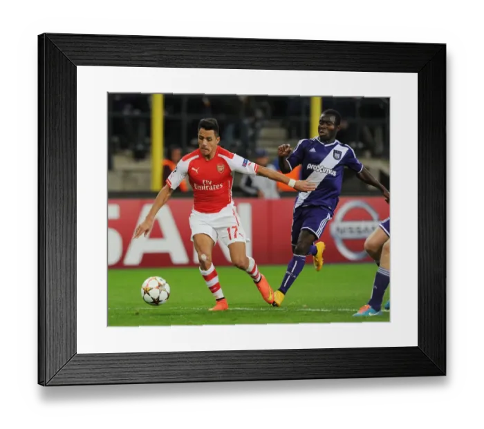 Framed Print : Alexis Sanchez Breaks Past Anderlecht's Defense in 2014-15 Champions League Clash