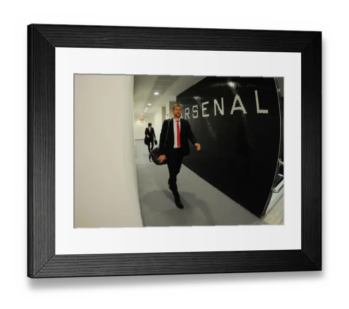 Framed Print : Per Mertesacker in Arsenal Home Changing Room Before Arsenal vs Hull City (2014-15) Framed Print : Per Mertesacker in Arsenal Home Changing Room Before Arsenal vs Hull City (2014-15)