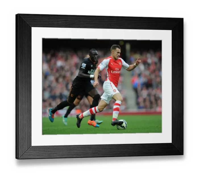 Framed Print : Arsenal's Aaron Ramsey Outmaneuvers Hull's Mohamed Diame