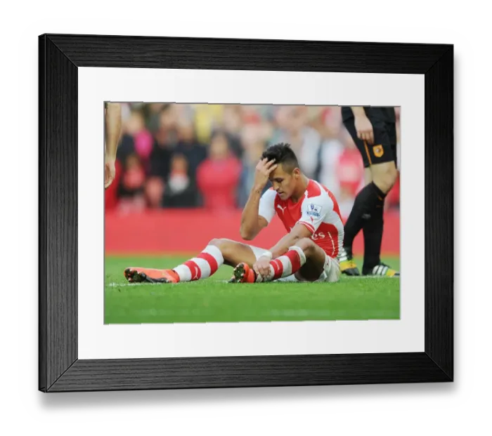 Framed Print : Alexis Sanchez: Arsenal's Dynamic Force in Action against Hull City, Premier League 2014-15