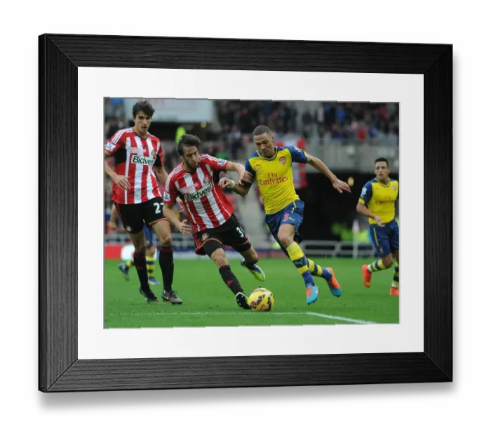 Framed Print : Arsenal's Kieran Gibbs Outmaneuvers Sunderland's Will Buckley