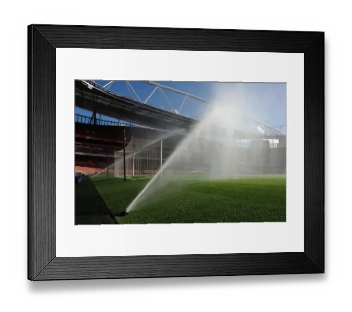 Framed Print : Pre-Match Pitch Preparation: Arsenal vs Burnley (2014 / 15) Framed Print : Pre-Match Pitch Preparation: Arsenal vs Burnley (2014 / 15)