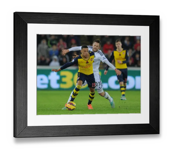Framed Print : Clash of Midfield Maestros: Oxlade-Chamberlain vs Sigurdsson (Swansea v Arsenal, 2014-15)
