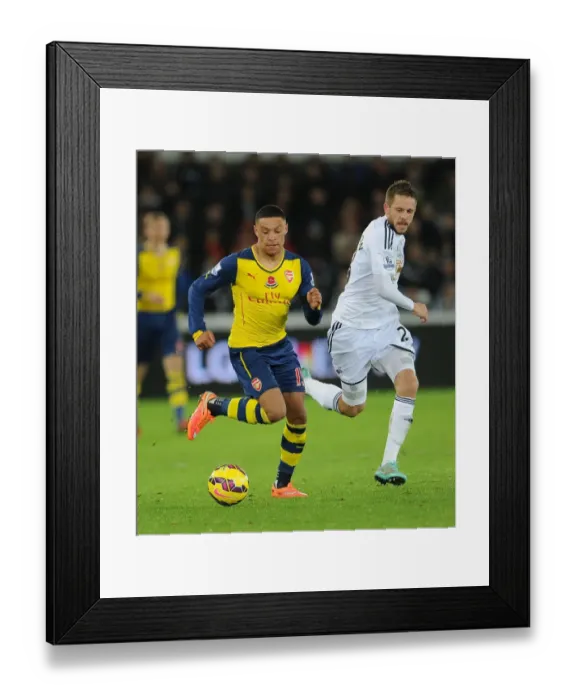 Framed Print : Clash of the Midfield Maestros: Oxlade-Chamberlain vs Sigurdsson (Swansea vs Arsenal, 2014-15)