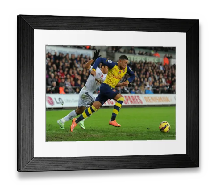 Framed Print : Alex Oxlade-Chamberlain Outmaneuvers Jefferson Montero in Swansea v Arsenal Premier League Clash