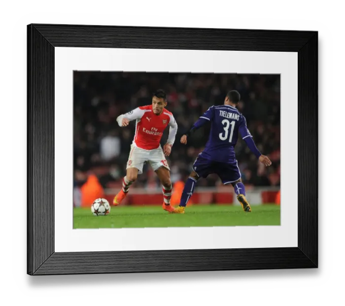 Framed Print : Arsenal's Alexis Sanchez Outmaneuvers Anderlecht's Youri Tielemans in Champions League Clash