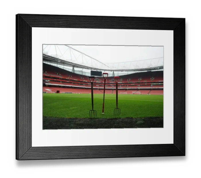 Framed Print : Arsenal vs Manchester United: Premier League Battle at Emirates Stadium (2014-15) Framed Print : Arsenal vs Manchester United: Premier League Battle at Emirates Stadium (2014-15)
