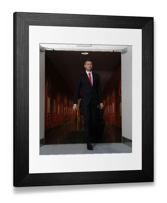 Framed Print : Olivier Giroud: Focused and Ready for Arsenal vs Manchester United Clash (2014-15)