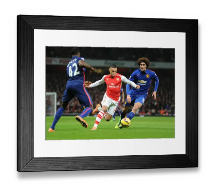 Framed Print : Arsenal's Alex Oxlade-Chamberlain Outmaneuvers Manchester United's Tyler Blackett and Marouane Fellaini