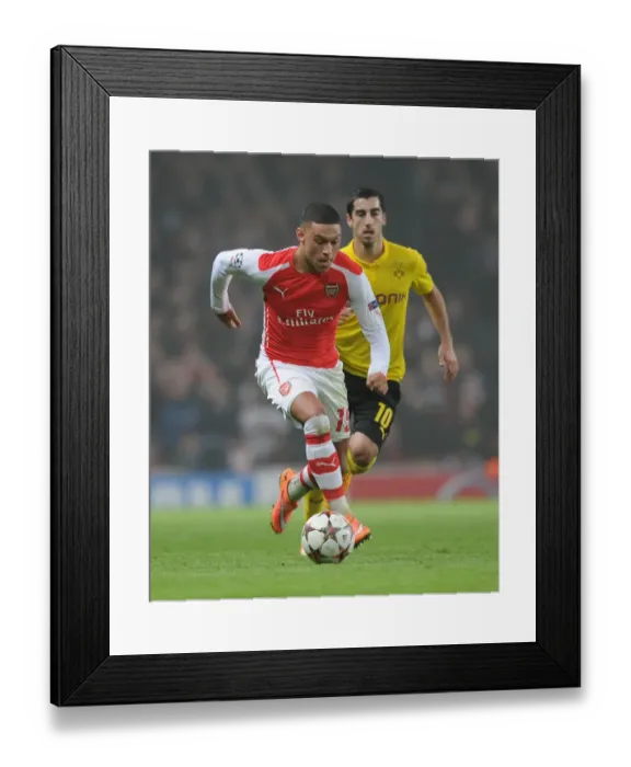 Framed Print : Arsenal's Oxlade-Chamberlain in Action Against Borussia Dortmund, UEFA Champions League 2014-15 Framed Print : Arsenal's Oxlade-Chamberlain in Action Against Borussia Dortmund, UEFA Champions League 2014-15