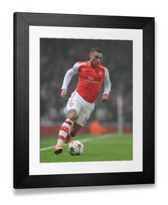 Framed Print : Arsenal's Oxlade-Chamberlain in Action during the Arsenal v Borussia Dortmund UEFA Champions League 2014-15 Match