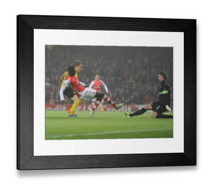 Framed Print : Arsenal's Yaya Sanogo Scores Thriller Against Borussia Dortmund in 2014-15 Champions League