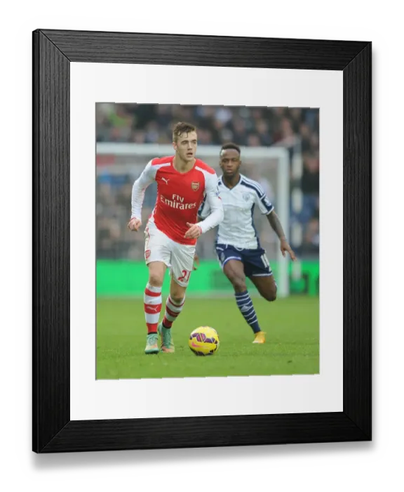 Framed Print : Calum Chambers Outmaneuvers Saido Berahino: A Premier League Clash between West Bromwich Albion and Arsenal Framed Print : Calum Chambers Outmaneuvers Saido Berahino: A Premier League Clash between West Bromwich Albion and Arsenal