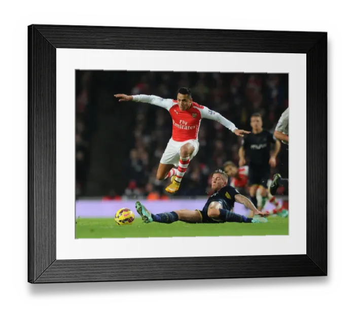 Framed Print : Arsenal's Alexis Sanchez Evades Toby Alderweireld Challenge (2014-15 Arsenal v Southampton)