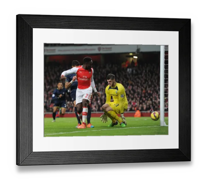 Framed Print : Danny Welbeck Outwits Fraser Forster with a Clever Backheel at Arsenal vs Southampton (2014-15)