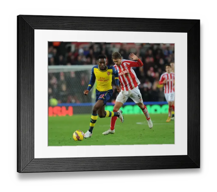 Framed Print : Danny Welbeck Outmaneuvers Marc Muniesa: A Moment from Stoke City vs. Arsenal (2014-15)
