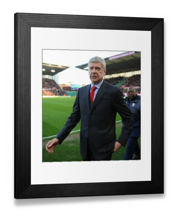 Framed Print : Arsene Wenger: Pre-Match Focus at Stoke City (2014-15) Framed Print : Arsene Wenger: Pre-Match Focus at Stoke City (2014-15)