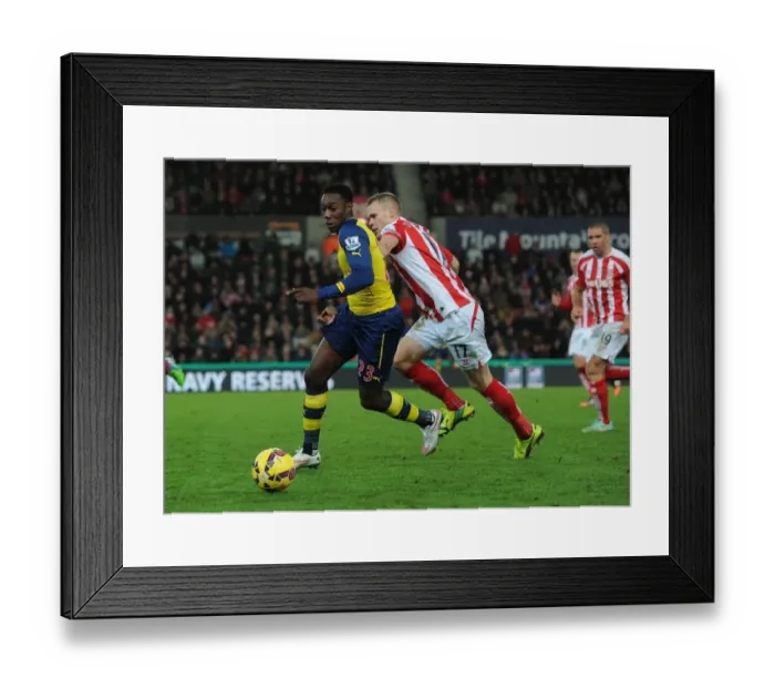 Framed Print : Danny Welbeck Dashes Past Ryan Shawcross: A Pivotal Moment from Stoke City vs. Arsenal (2014-15)
